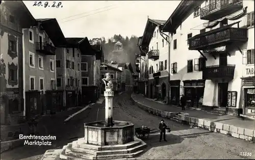 Ak Berchtesgaden in Oberbayern, Marktplatz, Brunnen