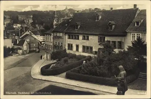 Ak Lutherstadt Eisenach in Thüringen, Bachhaus mit Bachdenkmal