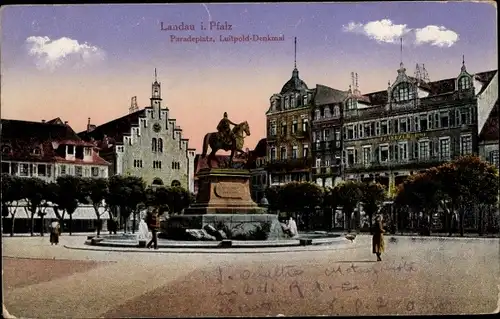 Ak Landau in der Pfalz, Paradeplatz mit Luitpold Denkmal