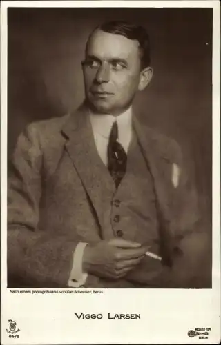 Ak Schauspieler Viggo Larsen, RPH 84 5, Portrait, Zigarette