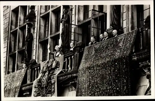 Ak Königin Juliana der Niederlande, Prinz Bernhard, Stadhuis Rotterdam, 1949