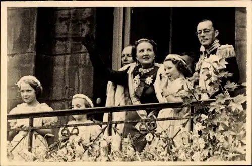 Ak Königin Juliana der Niederlande, Prinz Bernhard, Prinzessinnen Beatrix, Irene, Margriet, 1948