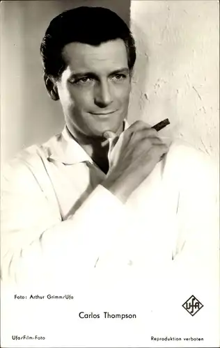 Ak Schauspieler Carlos Thompson, Portrait, Zigarre, UFA Film