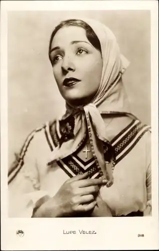 Ak Schauspielerin Lupe Velez, Portrait mit Kopftuch