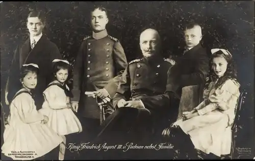 Ak König Friedrich August III. von Sachsen mit Kindern, Portrait