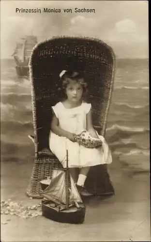 Ak Prinzessin Monica von Sachsen, Portrait im Strandkorb, Modellboot