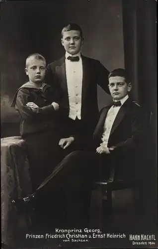 Ak Kronprinz Georg von Sachsen, Prinzen Friedrich Christian und Ernst Heinrich, Portrait