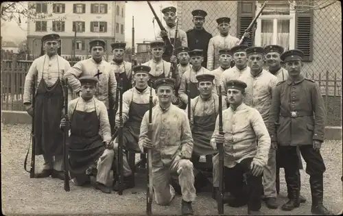 Foto Ak Böblingen in Württemberg, Deutsche Soldaten in Uniform, Gewehre