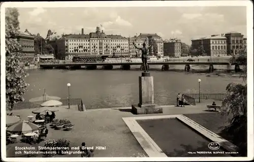 Ak Stockholm Schweden, Stromparterren med Grand Hotel och Nationalmuseum i bakgrunden