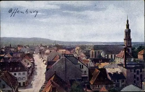 Ak Offenburg in Baden Schwarzwald, Blick über die Dächer der Stadt mit Kirchturm
