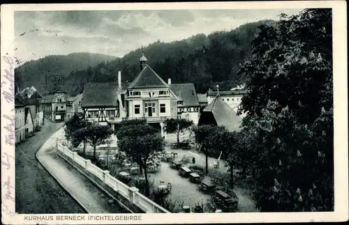 Ak Bad Berneck im Fichtelgebirge Oberfranken, Straßenpartie mit Blick auf Kurhaus