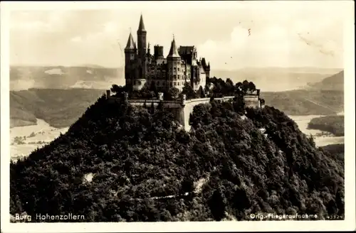 Ak Hechingen im Zollernalbkreis, Burg Hohenzollern, Fliegeraufnahme