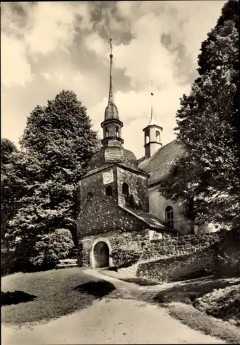 Ak Lawalde in der Lausitz, Glockenturm neben der Kirche