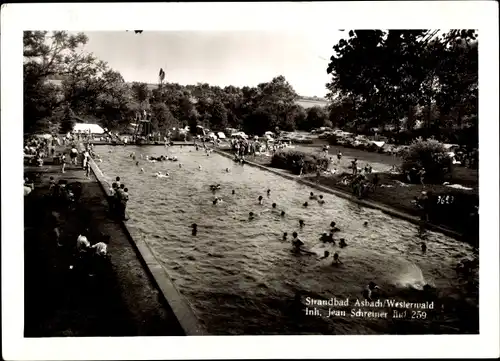Ak Asbach im Westerwald, Strandbad, Inh. Jean Schreiner, Badegäste