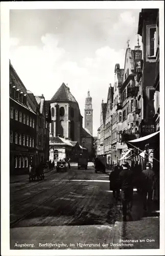 Ak Augsburg in Schwaben, Barfüßerkirche im Hintergrund der Perlachturm