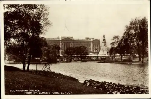 Ak London City England, Buckingham Palace from St. James's Park
