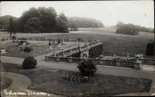 Foto Ak Newport Isle of Wight England, Gartenanlagen, Springbrunnen