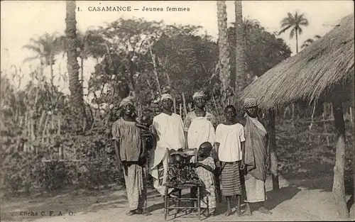 Ak Senegal, Casamance, Jeunes femmes