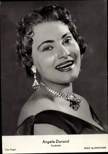 Ak Sängerin Angele Durand, Portrait, Schmuck