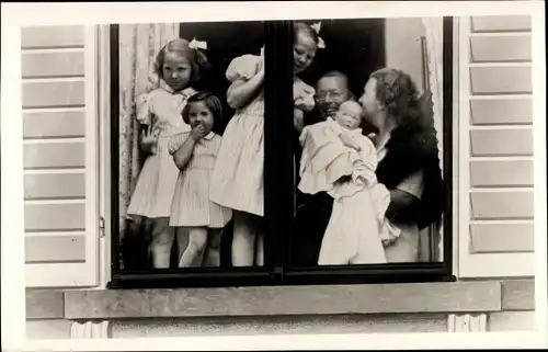 Ak Juliana der Niederlande, Prinz Bernhard, Prinzessinnen Beatrix, Irene, Margriet, Marijke, 1947
