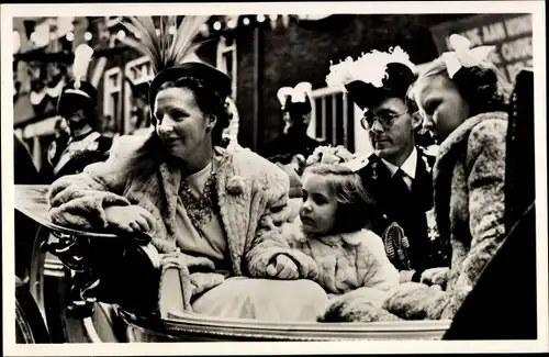 Ak Königin Juliana der Niederlande, Prinz Bernhard, Beatrix, Irene, Amsterdam 4. September 1948
