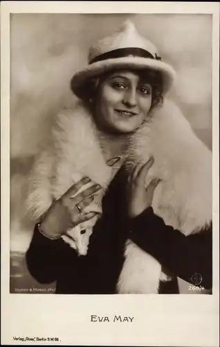 Ak Schauspielerin Eva May, Portrait mit Fuchsstola, Ross Verlag 269 4
