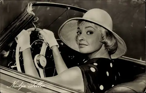 Ak Schauspielerin Nadja Tiller, Das Mädchen Rosemarie, Mercedes Automobil