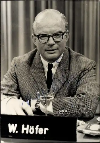 Ak Journalist und Fernsehmoderator Werner Höfer, Portrait, Autogramm