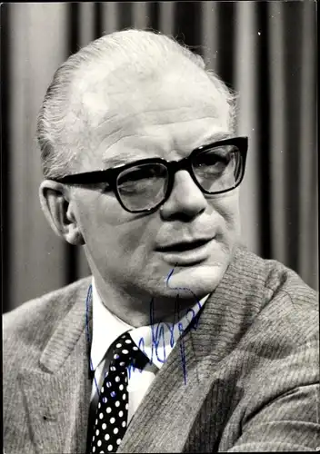 Ak Journalist und Fernsehmoderator Werner Höfer, Portrait, Autogramm