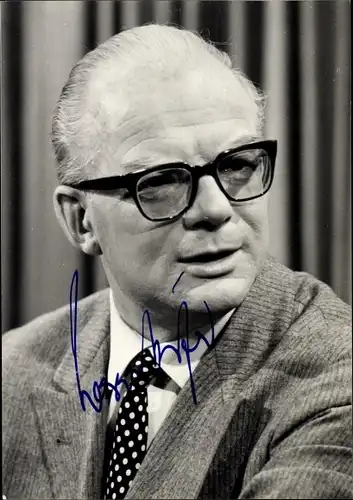 Ak Jounalist und Fernsehmoderator Werner Höfer, Autogramm