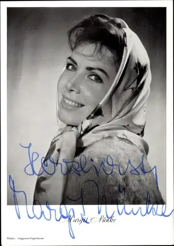 Ak Schauspielerin Margit Nünke, Portrait, Kopftuch, Autogramm