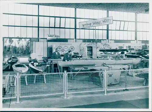 Foto Messestand der Söhnel Werft, Ruderboote, 2. Juli 1952