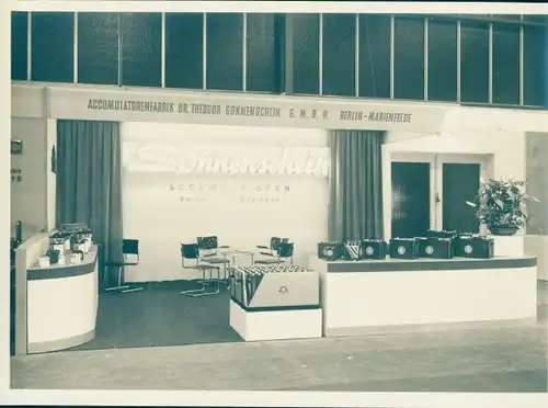 Foto Accumulatorenfabrik Dr. Theodor Sonnenschein GmbH Berlin Marienfelde, Messestand, Sept. 1951