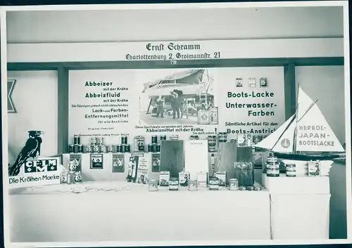 Foto Messestand Ernst Schramm, Charlottenburg, Bootslacke, Abbeizer mit der Krähe