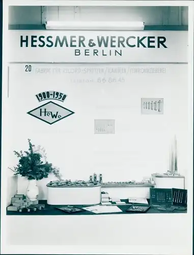 Foto Messestand, Hessmer & Wercker, Berlin, Fabrik für Record Spritzen, 12. Oktober 1950