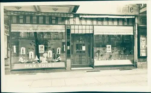 Foto Berlin ?, Handlung von Max Voigt, Schaufenster