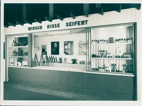 Foto Wirgin Risse Seifert, Fotoapparate, Messestand, 4. Oktober 1954