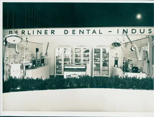 Foto Messestand, Berliner Dental Industrie, 4. Oktober 1950