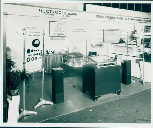 Foto Messestand, Electrocell GmbH Berlin Steglitz, Schropp'sche Lehrmittelanstalt KG,5. Oktober 1950