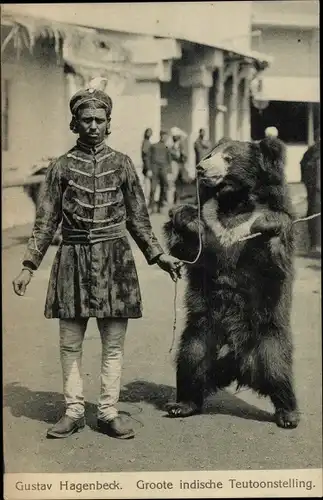 Ak Gustav Hagenbeck, Groote indische Teutoonstelling, Inder mit Bär, Völkerschau