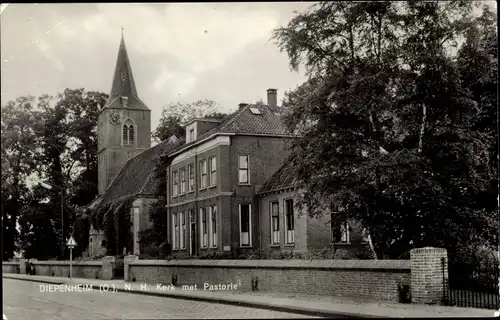 Ak Diepenheim Overijssel, N. H. Kerk met Pastorie
