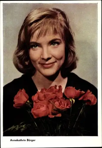 Ak Schauspielerin Annekatrin Bürger, Verwirrung der Liebe, Rosen, DEFA Film, Portrait