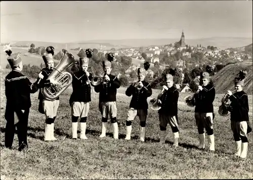 Ak Schneeberg im Erzgebirge, Schneeberger Bergmusikanten, Erzgeb. Ensemble Aue, histor. Trachten