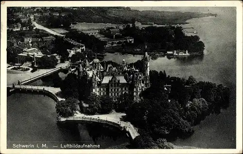 Ak Schwerin in Mecklenburg, Schloss, Luftbildaufnahme