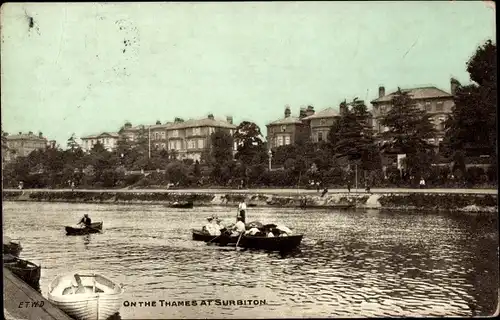 Ak Surbiton Kingston London England, On the Thames, Ruderpartie