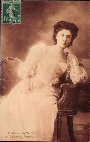 Ak Schauspielerin Yvonne Garrick, de la Comédie Francaise, Portrait