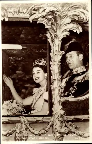 Ak Queen Elizabeth II. and the Duke of Edinburgh in the State Coach, Coronation 1953