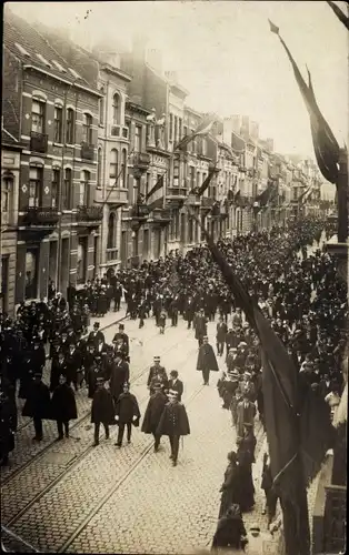 Foto Ak Anderlecht Bruxelles Brüssel, Festmarsch, Straßenschmuck