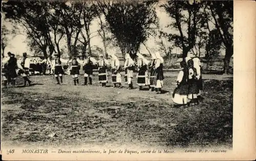 Ak Mazedonien, Danse Macéddonienne le 4e jour de Paques aprés la Messe, Tänzer in Volkstrachten