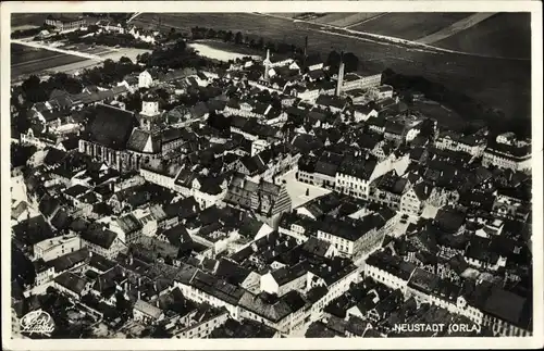 Ak Neustadt an der Orla, Fliegeraufnahme vom Ort